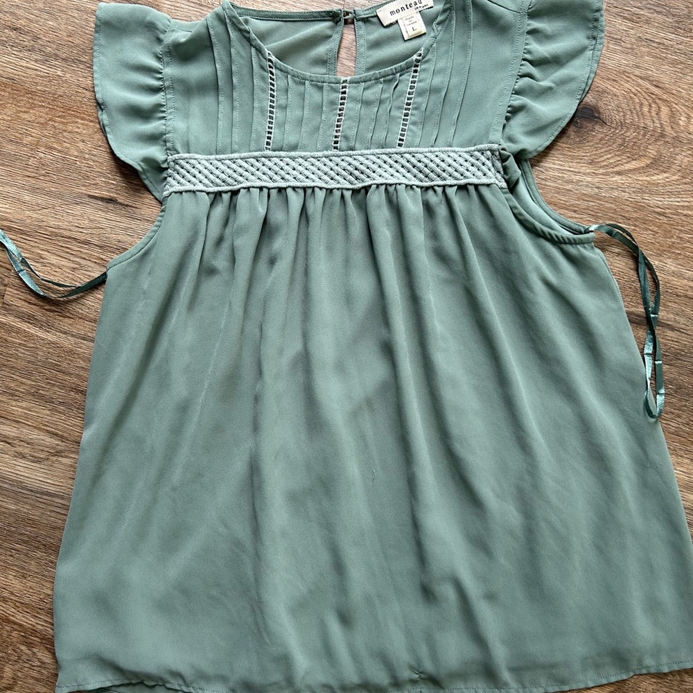 Monteau Green Flutter Sleeve Blouse